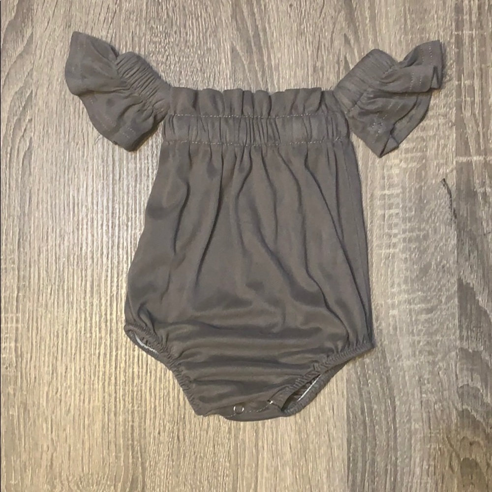 Off the shoulder ruffle sleeve top